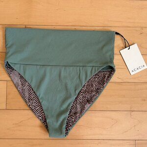 Acacia Echo Ribbed Bottom Clover Size S NWT